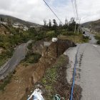 Un tramo de la avenida Simón Bolívar está en riesgo de colapsar debido al talud en la cuenca de río Monjas.