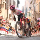 Richard Carapaz tuvo que aplazar el inicio de la temporada 2026 por un tema familiar.