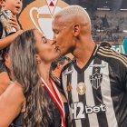 Karina Alexandre, la mujer que llevó a Deyverson a Liga de Quito y ordenó su carrera.