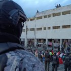 Operativo de control en el Centro de Rehabilitación Social de Esmeraldas: policías y militares refuerzan la seguridad tras hechos violentos registrados en el pabellón femenino.