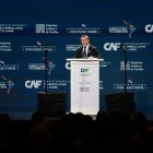 El presidente Daniel Noboa en Panamá, antes de regresar de emergencia a Ecuador.