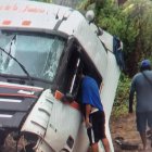 Residentes de la zona ayudaron a las personas que resultaron heridas.