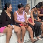 Los familiares llegaron hasta la Fiscalía de Manta para asentar la denuncia por la desaparición de 8 pescadores