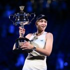 Elena Rybakina como campeona del Abierto de Australia, su primer corona de este Grand Slam.