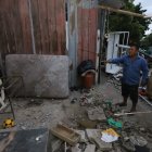 Will recorre los escombros de su vivienda. Recuerda que allí se ubicaba el cuarto de sus nietos.