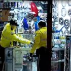 Los policías llegaron al lugar, donde quedó la evidencia del ataque en La Ferroviaria.