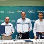 Autoridades y representantes de la UNEMI participaron en la colocación de la primera piedra del Centro de Apoyo Universitario, dando inicio a su construcción.