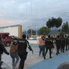 En el operativo policial fueron detenidos diez adultos.