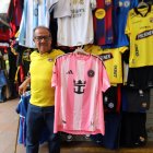 La venta de camisetas del Barcelona SC e Inter Miami lidera la demanda en la Bahía de Guayaquil.