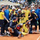El equipo ecuatoriano de Copa Davis festeja el triunfo 3-0 sobre Australia.