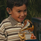 Confirman que el niño del Super Bowl no es Liam Conejo, sino el actor Lincoln Fox, quien vivió un momento inolvidable junto a Bad Bunny.