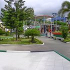 El Parque Central de Atacames, espacio de encuentro ciudadano y escenario del reciente operativo policial que generó alarma por un supuesto fusil, luego identificado como arma de juguete.