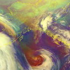 La tormenta sobre el mar de Bering muestra un sistema ciclónico poderoso acercándose a Alaska con nieve, olas altas y vientos intensos