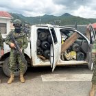 Vehículos, cilindros de gas y combustible fueron abandonados en un paso fronterizo clandestino del cantón Macará, en el límite con el vecino país del Perú.