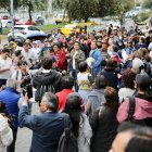 Simpatizantes de Aquiles Álvarez se agolpan a las afueras del Complejo Judicial Norte, en Quito.