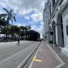 Una tarima fue instalada en plena calle Malecón de Guayaquil.