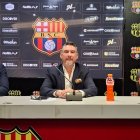 Galo Roggiero junto al presidente subrogante de Barcelona, Miguel Montalvo y Matías Oyola.