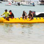 La 'banana' en Salinas es uno de los atractivos más visitados en este feriado.