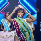 Crisbel Caicedo, representante del cantón Esmeraldas, es coronada como Reina Provincial del Carnaval de Muisne 2026 en una velada llena de música y tradición.