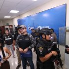 La Policía Nacional interviene en instalaciones de Segura EP, en Guayaquil, con el ministro John Reimberg (c) al frente.