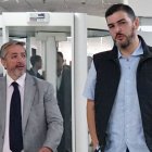 El alcalde de Guayaquil, Aquiles Álvarez, es defendido por el abogado Ramiro García Falconí.