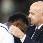 Vinicius Junior denunció que un jugador del Benfica lo llamó mono durante el partido de Champions League.