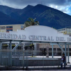 Estudiantes de Medicina de la Universidad Central del Ecuador en medio de la polémica por la presunta alteración de notas en materias clave