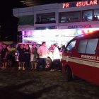 Tras la emergencia, una ambulancia esperaba a los rescatados en el hospital de Santa Cruz.