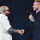 Arcángel y J Balvin en el escenario de Premio Lo Nuestro 2026.