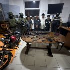 En el último operativo en Marcelino Maridueña, cinco sujetos fueron aprehendidos en poder de evidencias como armas.