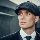 Thomas Shelby, el líder de una familia criminal en la ciudad de Birmingham, Inglaterra