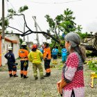 Jenny Escalante observa con tristeza cómo quedó su lugar de residencia.