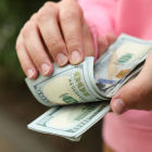 El bono escolar o décimo cuarto sueldo 2026 se paga hasta el 15 de marzo en Costa y Galápagos y hasta el 15 de agosto en Sierra y Amazonía.