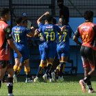 Los jugadores del Delfín SC celebran la victoria ante los morlacos en la fecha 1 de LigaPro.