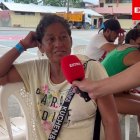 En el cantón Milagro, provincia del Guayas, varias zonas siguen anegadas tras las lluvias. Más de 300 damnificados están en un albergue temporal, mientras el agua alcanza niveles de hasta la cintura en algunos barrios del sur de la ciudad.