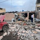 Además de la vivienda, un automotor quedó destruido por la explosión.
