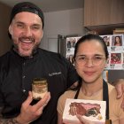 José, presentador y Melanie, doctora, descubrieron que en la repostería está su futuro.

AG-EXTERNOS