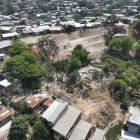 El Comité de Operaciones Emergentes de Portoviejo declaró en alerta roja a la Calle Chimborazo por riesgos de deslizamientos y colapso de viviendas