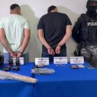 Los sospechosos tenían en su poder, entre otros objetos, armas.