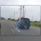 Accidente en vía a Salitre: imágenes del vehículo arrastrando la moto.