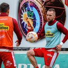 Técnico Universitario recibe a Orense en el estadio Bellavista.