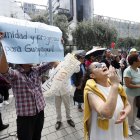 Simpatizantes del alcalde porteño llegaron hasta el Complejo Judicial Norte, de Quito, para mostrar su apoyo.