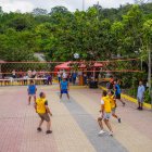 En el lugar hay una cancha de vóley para que los visitantes también puedan practicar este deporte