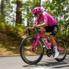 Richard Carapaz como una carrera de clase mundial a la Strade Bianche