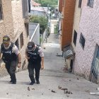 En estas escalinatas se cometió el ataque armado que dejó una persona asesinada.