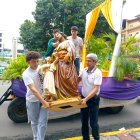 La efigie de San José sosteniendo con su mano  derecha al Niño Jesús fue llevada al pregón.