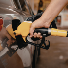 El sistema de bandas limita el aumento mensual de combustibles al 5 %, pese al fuerte incremento del precio internacional del crudo.