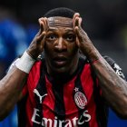 Pervis Estupiñán durante su celebración por su anotación al Inter de Milán.