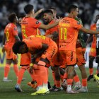 Jugadores de Barcelona Sporting Club celebran la clasificación a la fase de grupos de la Copa Libertadores 2026 en el Estadio Nilton Santos, en Río de Janeiro.