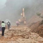 Derrumbe de gran magnitud afectó las instalaciones del canchón municipal y parte de la maquinaria utilizada para trabajos viales en Sozoranga.